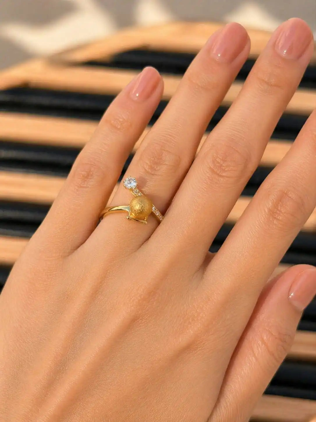 Closed Ring With Stone