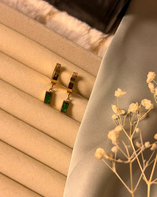 Ring Type With Green Stone Hangings