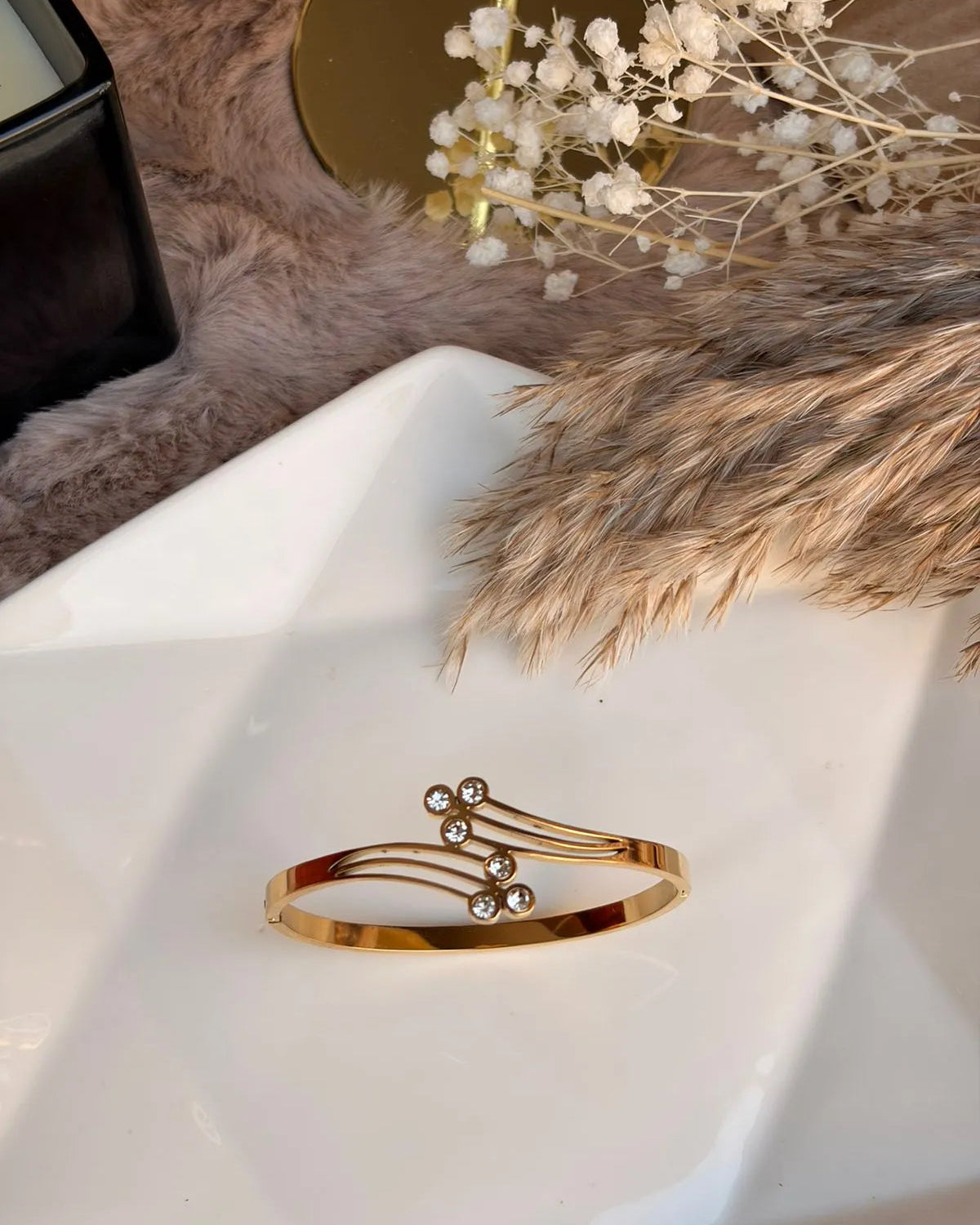Minimal Lock Type Bangle